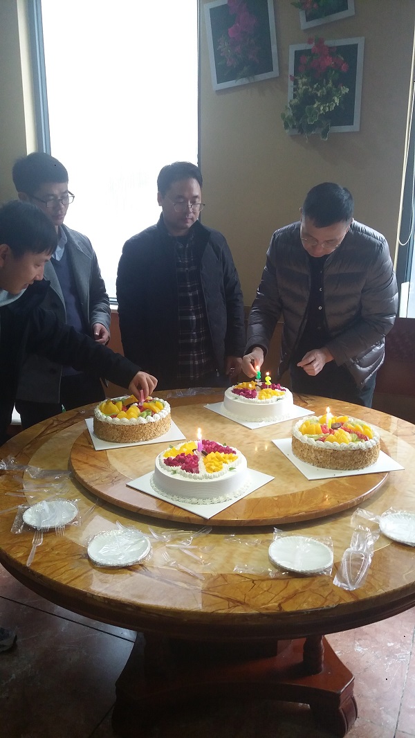 教师集体生日会 浓浓深情暖人心 教师集体生日会 浓浓深情暖人心