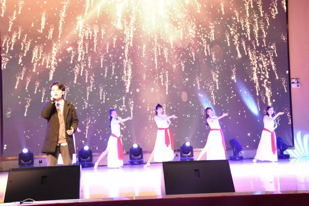 致敬改革路,奋进新时代丨中南林涉外学院2019年新年晚会璀璨上演 致敬改革路,奋进新时代丨中南林涉外学院2019年新年晚会璀璨上演
