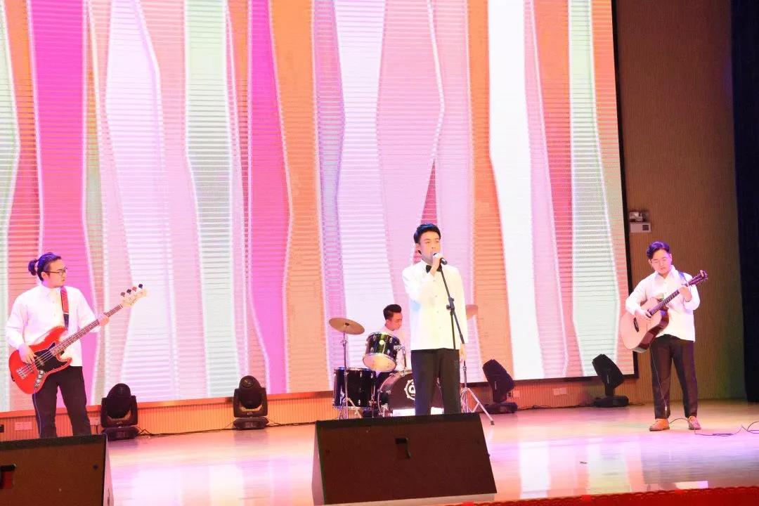致敬改革路,奋进新时代丨中南林涉外学院2019年新年晚会璀璨上演 致敬改革路,奋进新时代丨中南林涉外学院2019年新年晚会璀璨上演