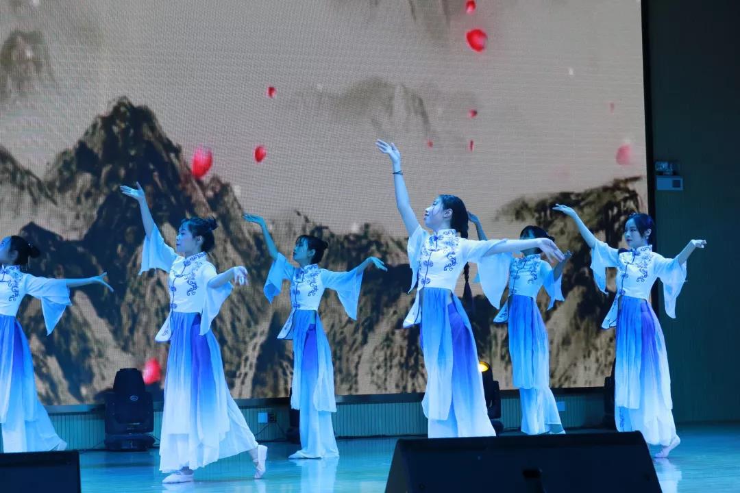 致敬改革路,奋进新时代丨中南林涉外学院2019年新年晚会璀璨上演 致敬改革路,奋进新时代丨中南林涉外学院2019年新年晚会璀璨上演