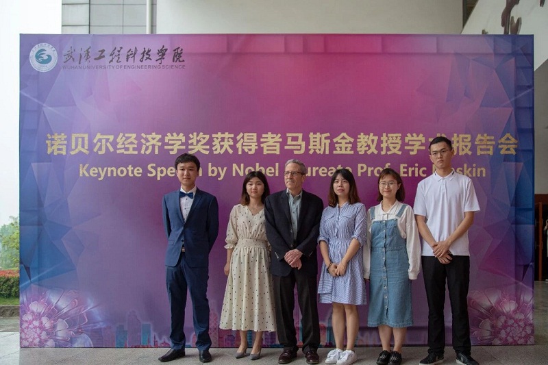 院长周志宏被省民办教育协会授予“民办学校优秀校长”荣誉称号 院长周志宏被省民办教育协会授予“民办学校优秀校长”荣誉称号