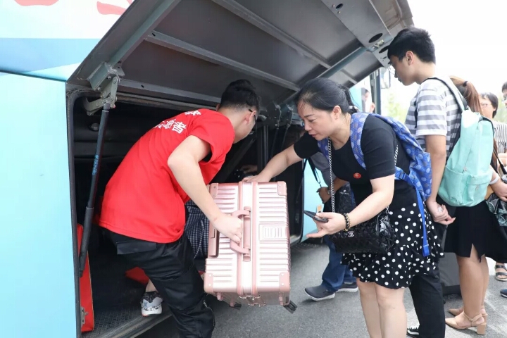 迎新志愿者:为你,千千万万遍 迎新志愿者:为你,千千万万遍