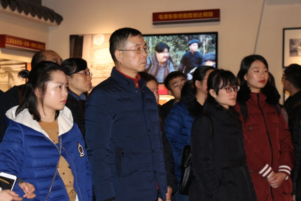 回顾党的历史   缅怀革命先烈 回顾党的历史   缅怀革命先烈