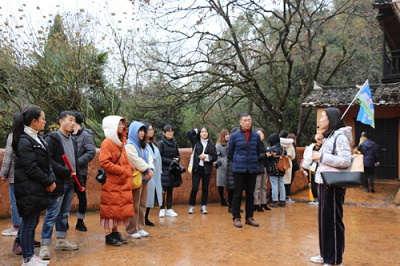 回顾党的历史   缅怀革命先烈 回顾党的历史   缅怀革命先烈