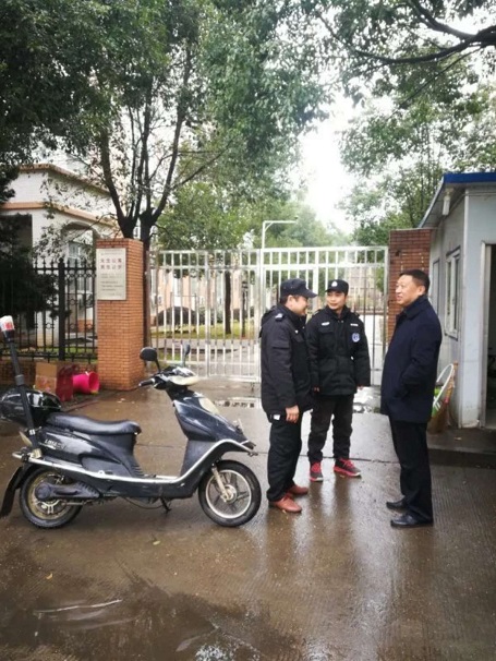 朱定强董事长看望慰问寒假值班护校人员 朱定强董事长看望慰问寒假值班护校人员