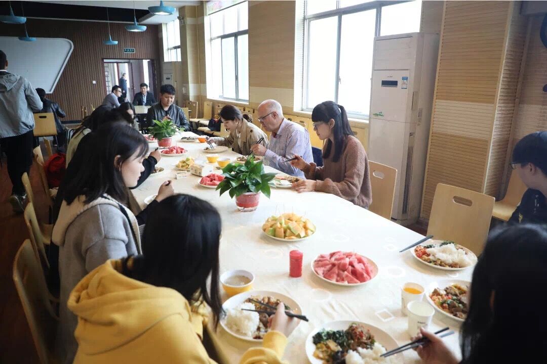 国际文化艺术节 | 迪恩·福廷先生莅临涉外学院参观交流 国际文化艺术节 | 迪恩·福廷先生莅临涉外学院参观交流
