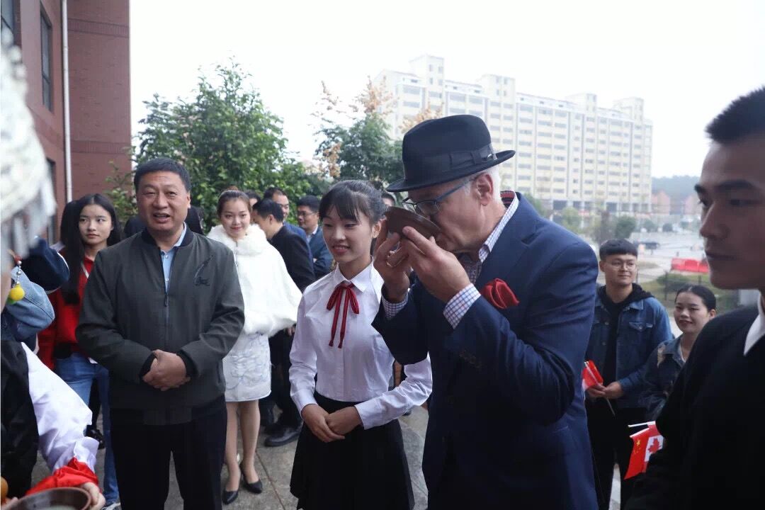 国际文化艺术节 | 迪恩·福廷先生莅临涉外学院参观交流 国际文化艺术节 | 迪恩·福廷先生莅临涉外学院参观交流