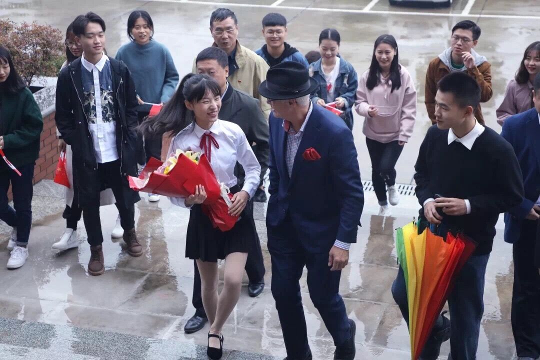 国际文化艺术节 | 迪恩·福廷先生莅临涉外学院参观交流 国际文化艺术节 | 迪恩·福廷先生莅临涉外学院参观交流