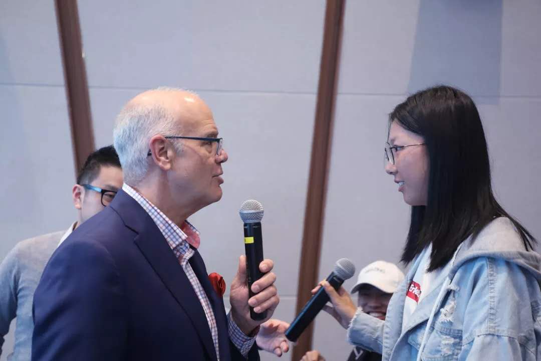 国际文化艺术节 | 迪恩•福廷讲领导力与青年的社会责任 国际文化艺术节 | 迪恩•福廷讲领导力与青年的社会责任