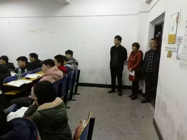 开学第一天学院领导视察全院教学运行情况 开学第一天学院领导视察全院教学运行情况