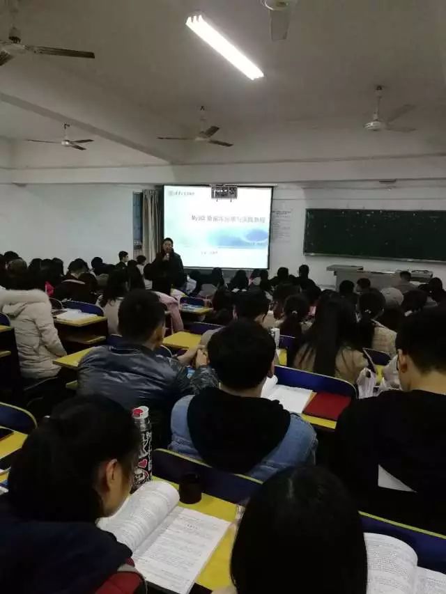 开学第一天学院领导视察全院教学运行情况 开学第一天学院领导视察全院教学运行情况