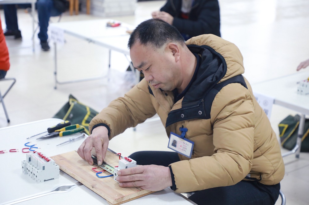 后勤维修员技能比武  “十八般武艺”显身手 后勤维修员技能比武  “十八般武艺”显身手