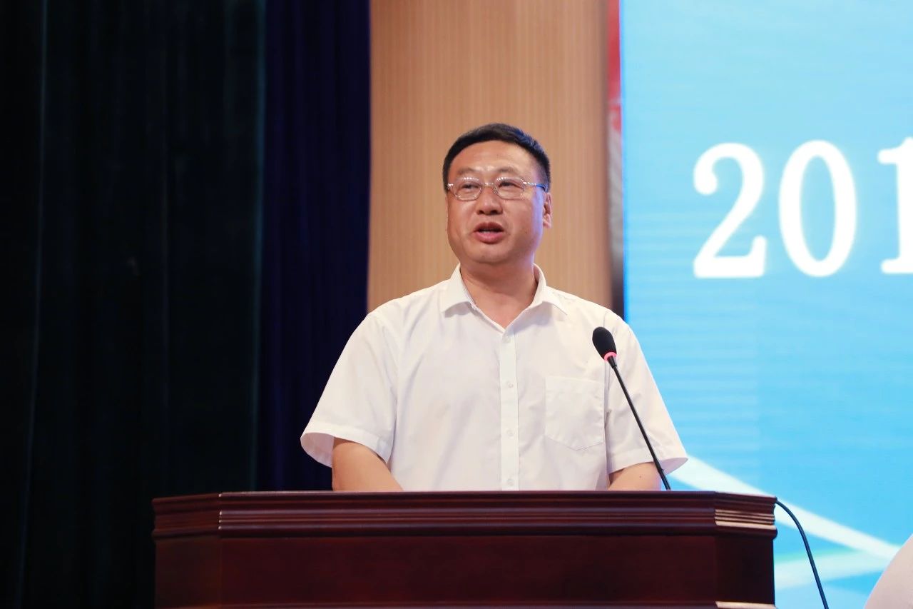 互联网时代,教师该“+”点什么? 互联网时代,教师该“+”点什么?