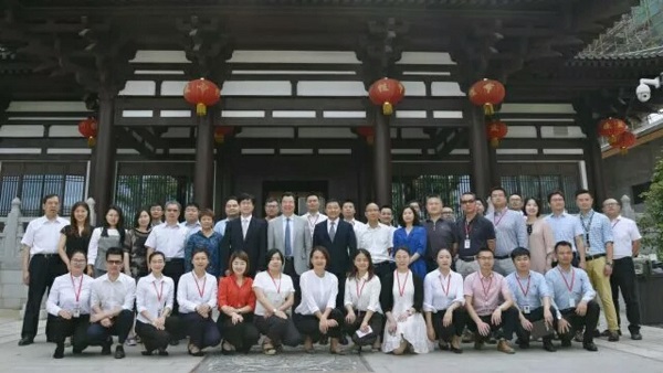 产教融合 协同发展丨我院与长沙新华联铜官窑国际文化旅游开发公司签署两项合作协议 产教融合 协同发展丨我院与长沙新华联铜官窑国际文化旅游开发公司签署两项合作协议
