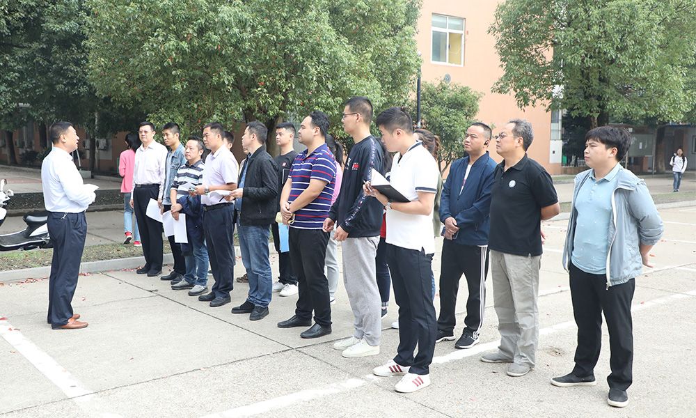 学院多部门协作联合检查 为食堂安全戴上“紧箍咒” 学院多部门协作联合检查 为食堂安全戴上“紧箍咒”