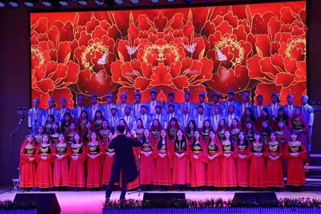他们一路“高歌”,用红歌吟唱难忘岁月 他们一路“高歌”,用红歌吟唱难忘岁月