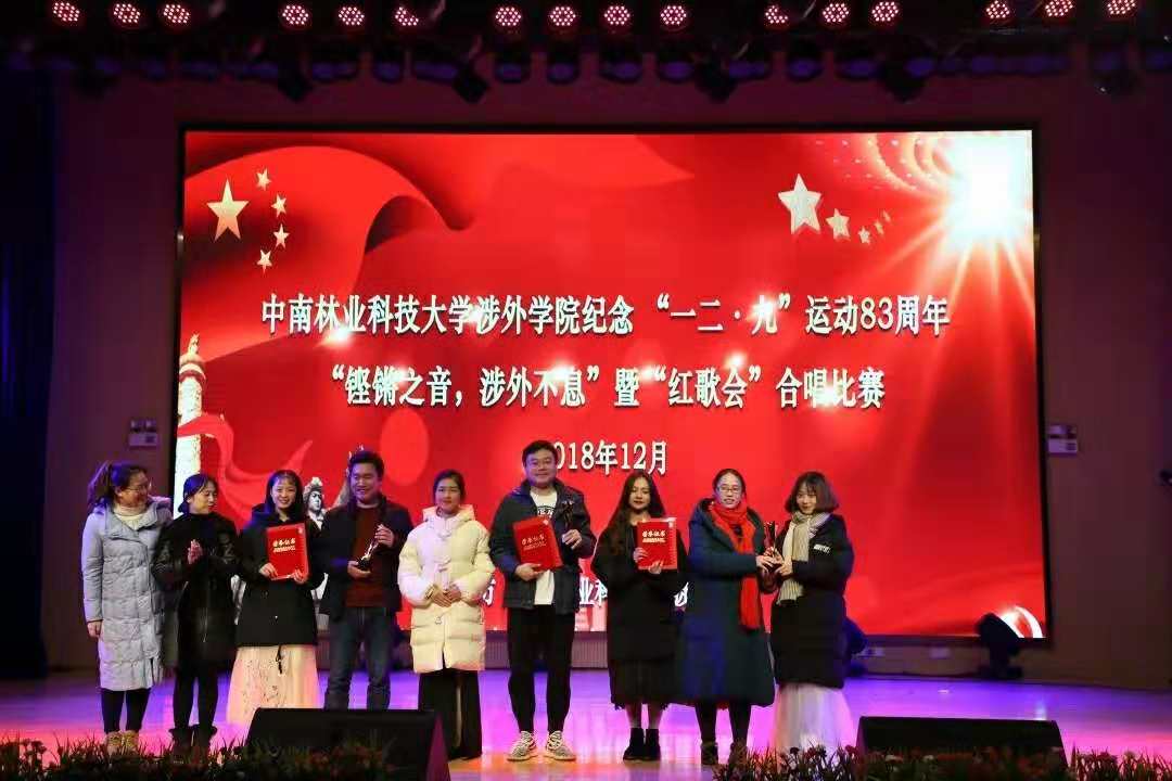 他们一路“高歌”,用红歌吟唱难忘岁月 他们一路“高歌”,用红歌吟唱难忘岁月