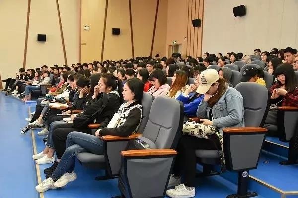 微留学 | 她把留学生活过成了一首诗,你还在憧憬远方吗 微留学 | 她把留学生活过成了一首诗,你还在憧憬远方吗