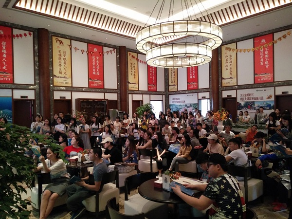 我院旅游管理专业师生赴长沙新华联铜官窑古镇实地调研 我院旅游管理专业师生赴长沙新华联铜官窑古镇实地调研