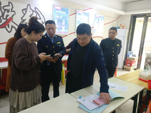 望城区人民政府副区长刘洪波一行 来中南林涉外学院商业楼视察工作 望城区人民政府副区长刘洪波一行 来中南林涉外学院商业楼视察工作