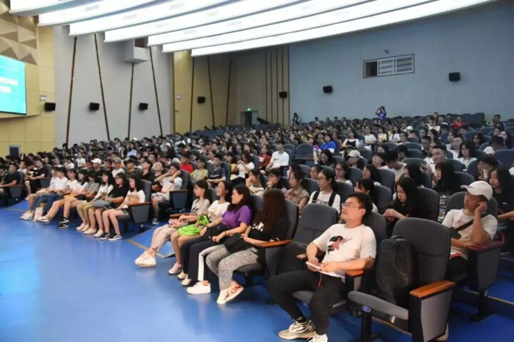 你的十八岁林科大涉外学院陪你一起过 你的十八岁林科大涉外学院陪你一起过
