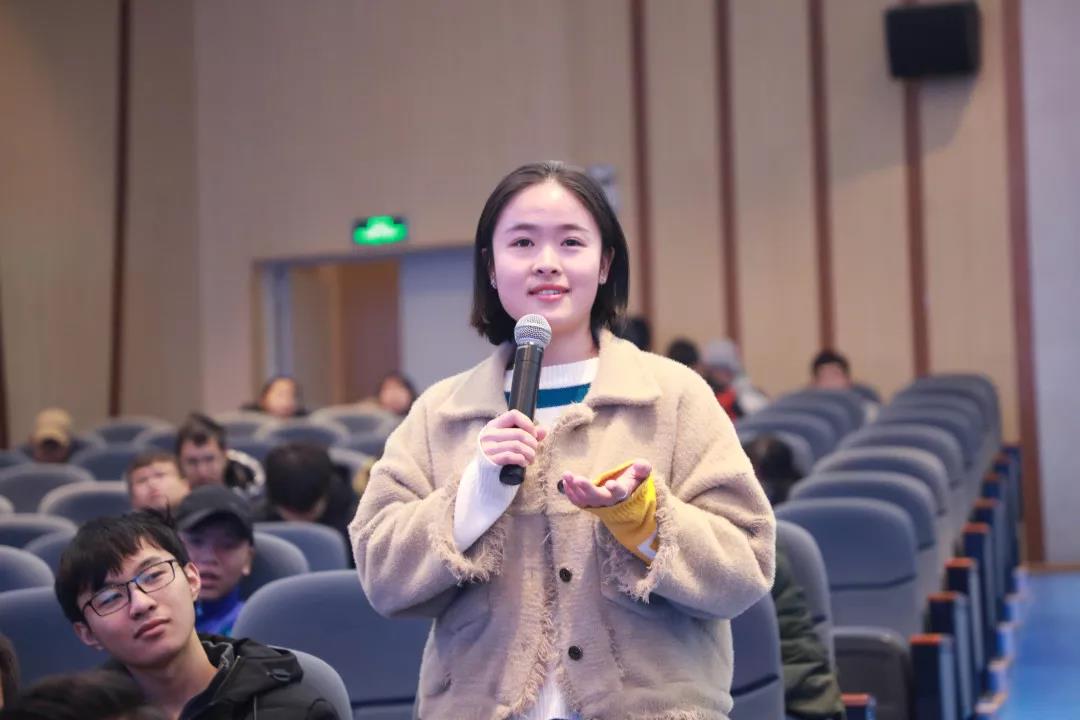 加拿大维多利亚大学教授走进中南林涉外,零距离与师生对话 加拿大维多利亚大学教授走进中南林涉外,零距离与师生对话