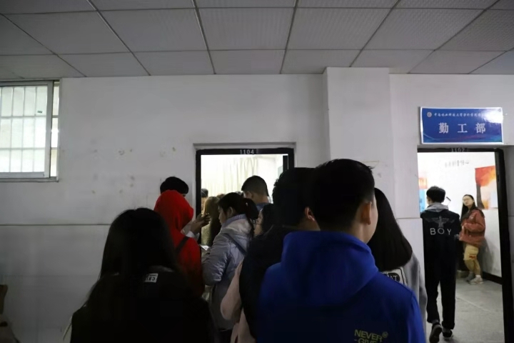 美化校园|我院团委学生会组织“清除小广告,文明我先行”活动顺利展开  美化校园|我院团委学生会组织“清除小广告,文明我先行”活动顺利展开